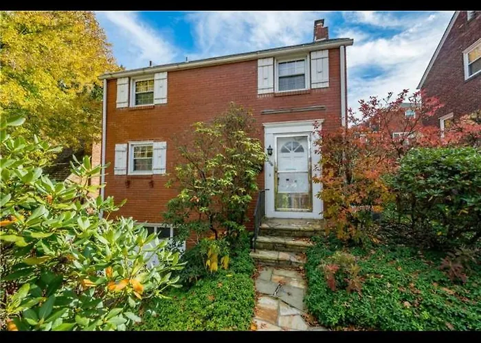 Beautiful Three Bedroom Two Bathroom One Car Garage Spacious Stylish House *