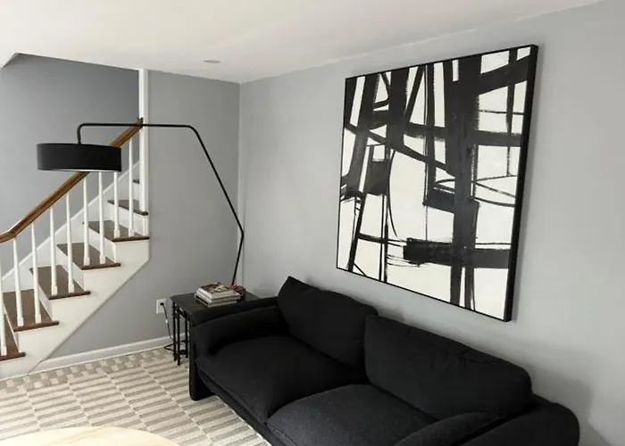 Villa Beautiful Three Bedroom Two Bathroom One Car Garage Spacious Stylish House