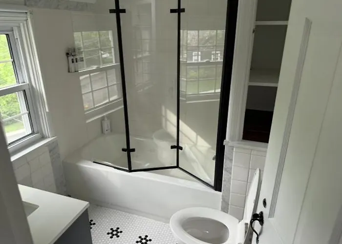 Villa Beautiful Three Bedroom Two Bathroom One Car Garage Spacious Stylish House